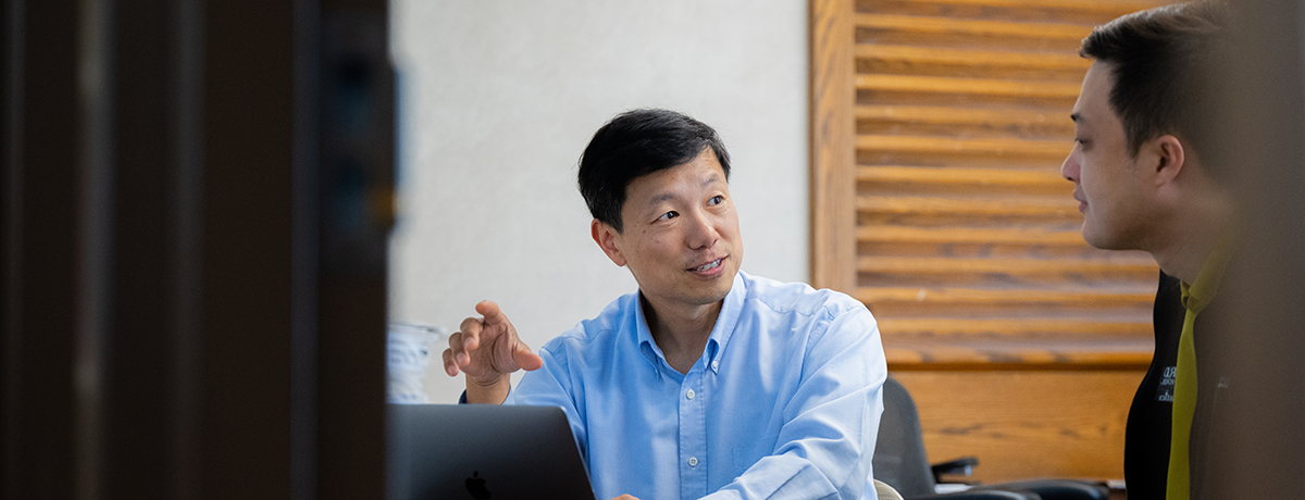 Professor Peter Park discusses research with research fellow Hu Jin